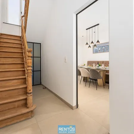 Maison Jacqueline - Unique Town House In Ferienhaus *