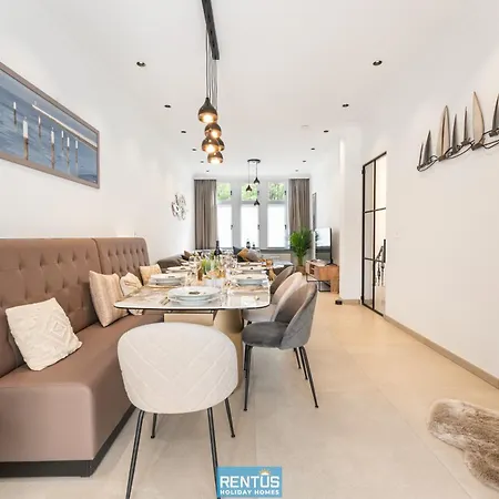 Maison Jacqueline - Unique Town House In Ferienhaus